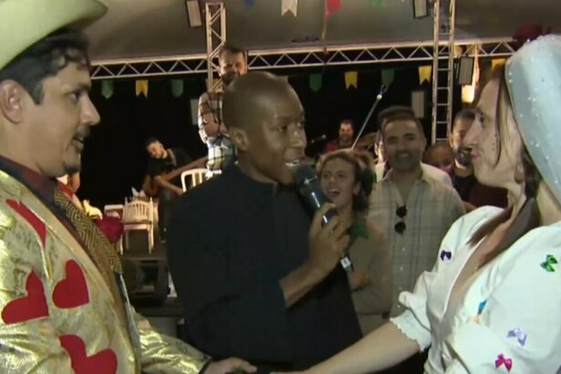 Neguinho de padre celebrando casamento em festa junina no Mais Você