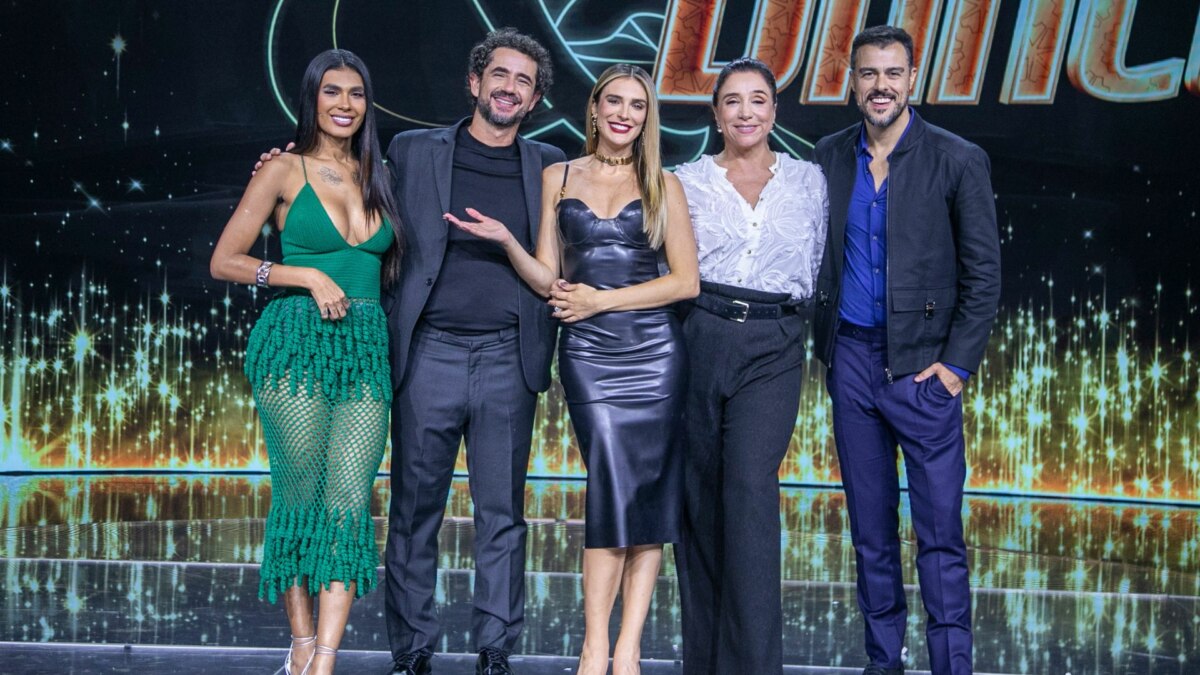 Pocah e Joaquim Lopes, ao lado de Andreoli, Rafa Brites e Marisa Orth, no cenário do Love e Dance