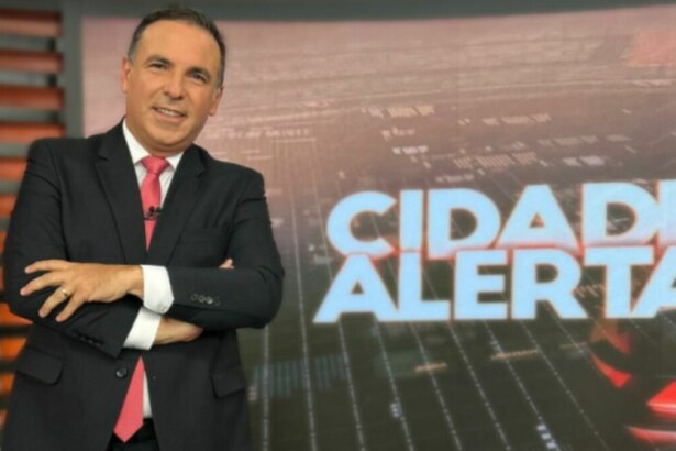 Reinaldo Gottino em foto posada no cenário do Cidade Alerta