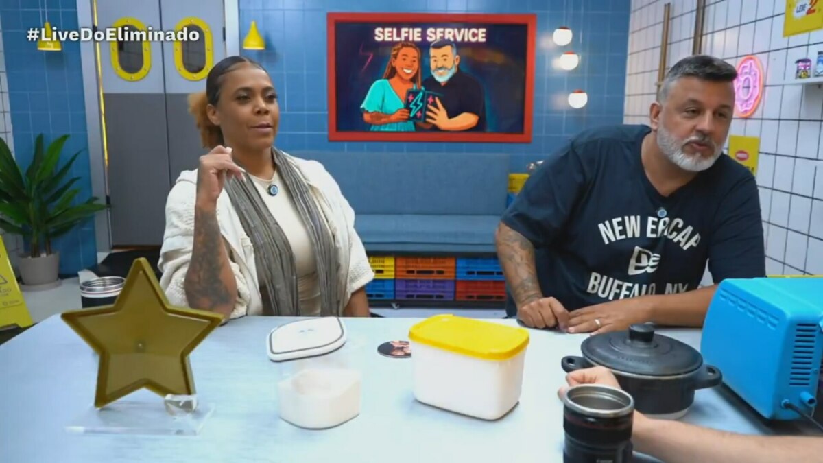 Silvia e André em trecho de participação na Live do Eliminado no Power Couple