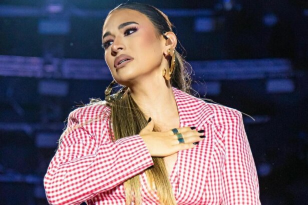 Simone Mendes em trecho de show no São João