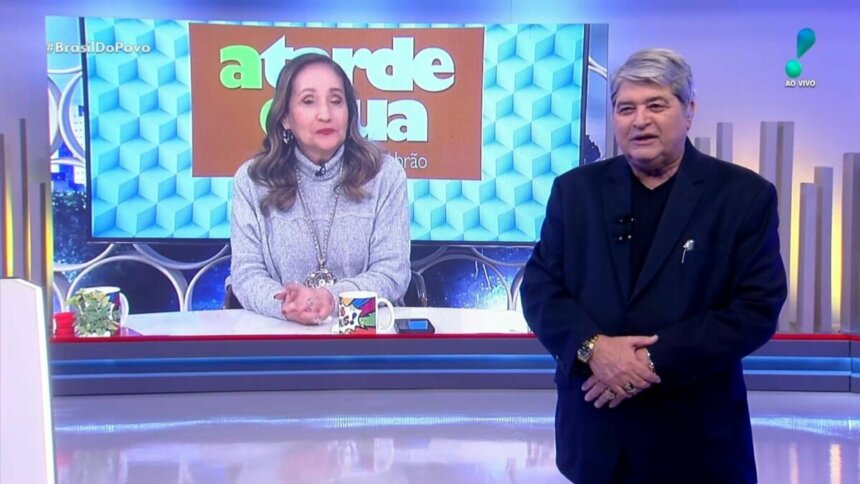 Sonia Abrão participando via telão, como comentarista, na estreia do Brasil do Povo com Datena na RedeTV!