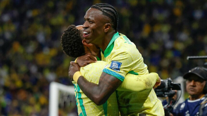 Vini Jr e Matheus Cunha comemorando gol da Seleção Brasil no jogo que valeu a vaga na Copa