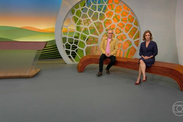Nélson Araújo olha para Helen Martins enquanto apresentam o Globo Rural