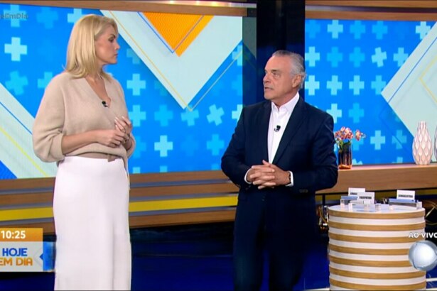 Ana Hickmann em pé ao lado do Dr. Antônio Sproesser no estúdio do Hoje em Dia
