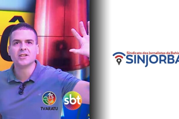 Marcelo Castro apresentando o Alô Juca com a mão aberta e olhar assustado. Abaixo dele a logo da TV Aratu e do SBT. Ao lado o logo do SINJORBA, sindicato dos jornalistas da Bahia