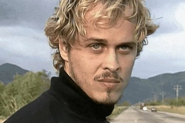 Guilherme Fontes, como Alexandre, em trecho da novela A Viagem