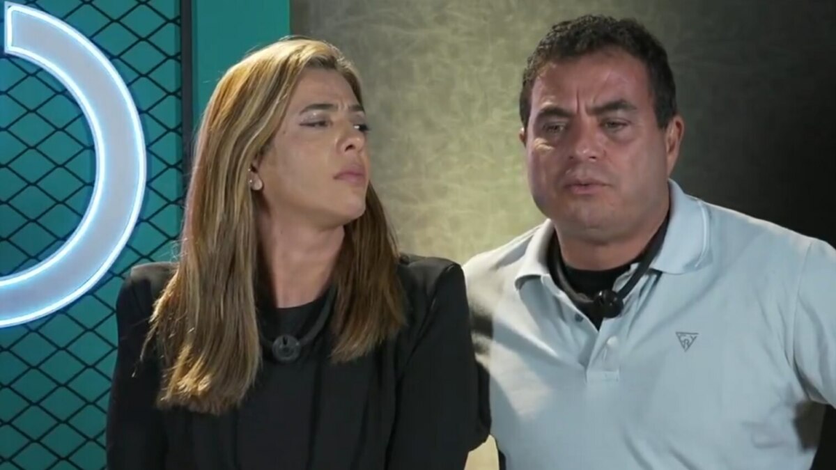 Adriana e Dhomini falando sobre Carol na Sala de Depoimentos do Power Couple