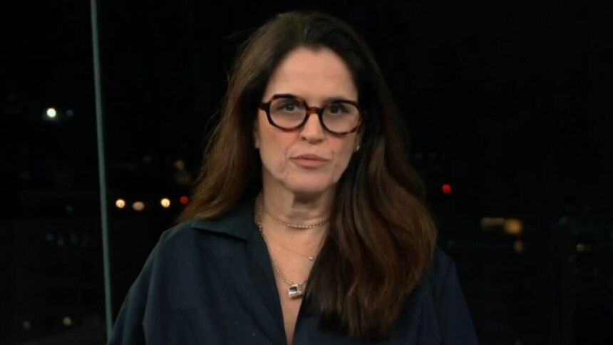 Ana Luiza Guimarães no estúdio do RJ2, em trecho da edição que garantiu alta audiência