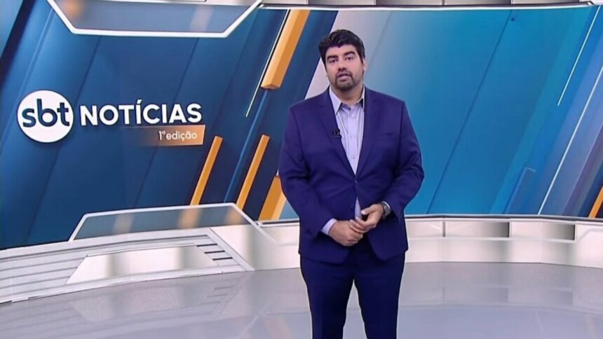André Azeredo no comando do SBT Notícias aos sábados de jornalismo no canal