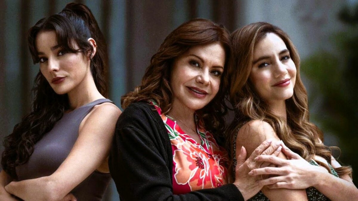 Trio de protagonistas da novela As Filhas da Senhora Garcia, trama mexicana exibida no SBT