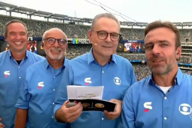 Caio Ribeiro, Junior, Luis Roberto e Roger Flores em trecho na transmissão da copa do mundo de clubes na globo