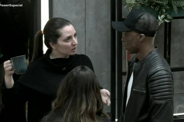 VAR mostrando Carol fala contra Ana Paula e Antony no Power Couple
