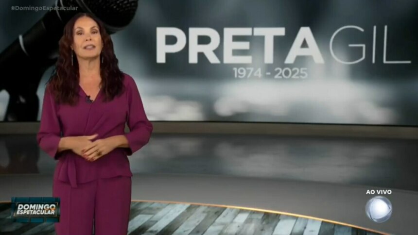 Carolina Ferraz, com uma roupa em tom vinho, emocionada na cobertura da morte de Preta Gil no Domingo Espetacular