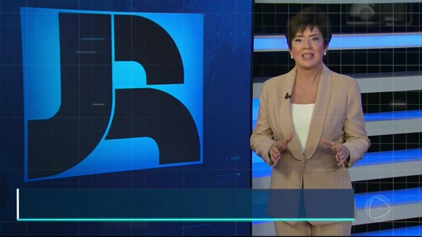 Christina Lemos de terno beje, em trecho da escalada do Jornal da Record