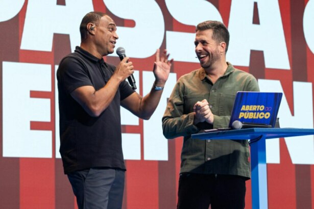 Denilson e Maurício Meirelles juntos em trecho da estreia do Aberto ao Público
