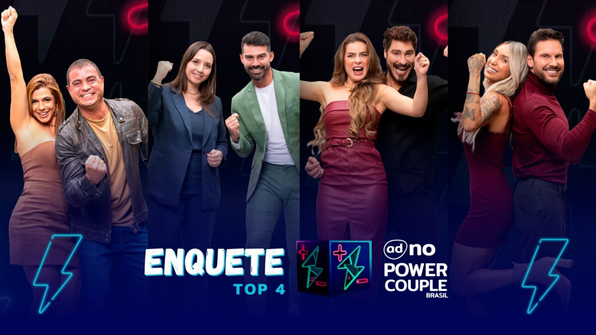 Adriana e Dhomini, Carol e Radamés, Rayanne e Victor, Tali e Pessina sorridentes no ensaio fotográfico do Power Couple Brasil. Eles estão na arte da enquete do Top 4