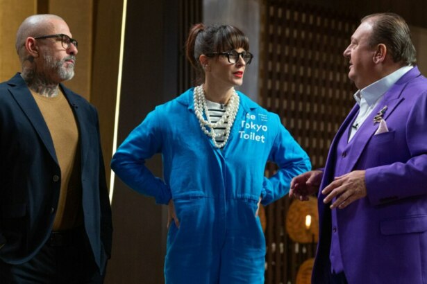 Erick Jacquin, Helena Rizzo e Henrique Fogaça gesticulando e conversando em trecho de episódio do MasterChef Brasil 12