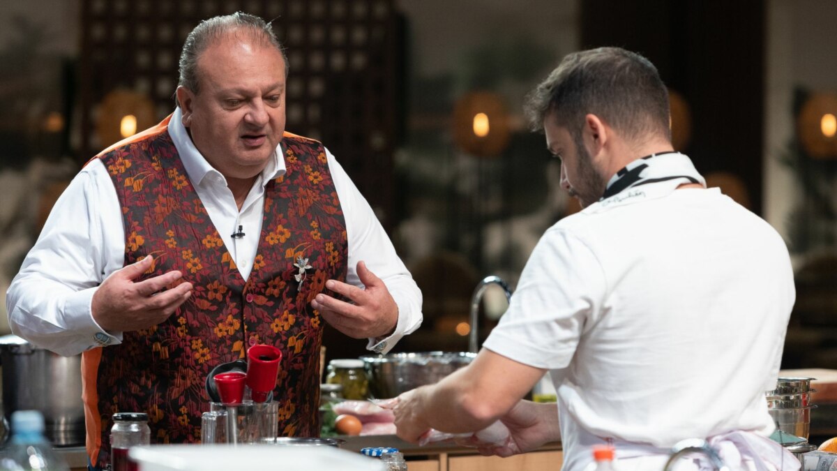 Erick Jacquin e Lucas em trecho do episódio de repescagem no MasterChef