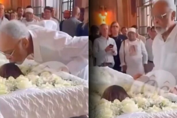 Gilberto Gil beija o rosto de Preta Gil no caixão