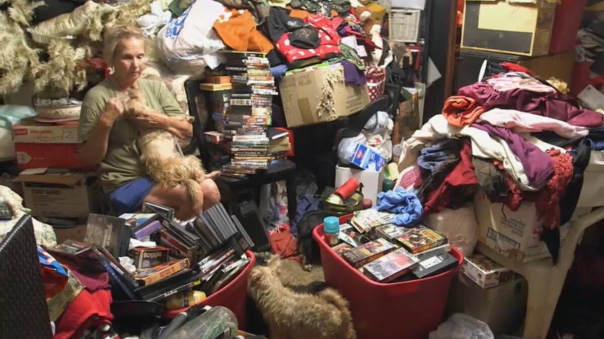 Glória em trecho do episódio de Acumuladores exibido pela RECORD