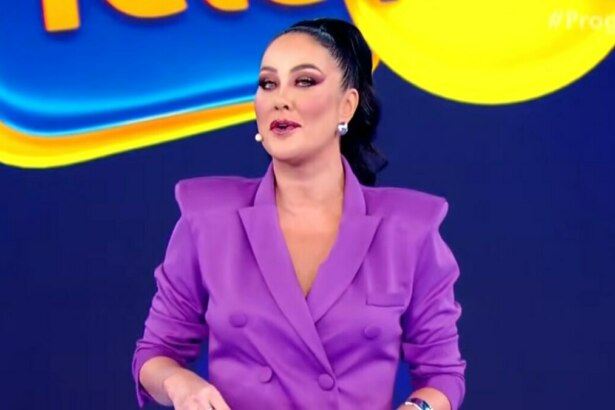 Helen Ganzarolli, de roupa roxa, em trecho do 4º sorteio da Tele Sena de Pais