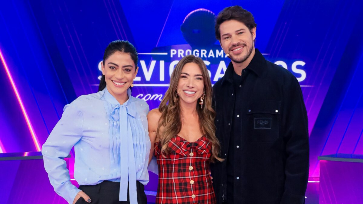 José Loreto e Carol Castro, ao lado de Patricia Abravanel, no Programa Silvio Santos