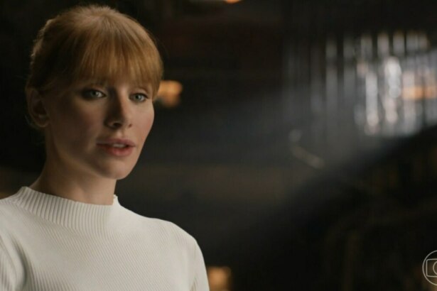 Atriz Bryce Dallas Howard em trecho do filme Jurassic World, que foi exibido em inglês na Temperatura Máxima