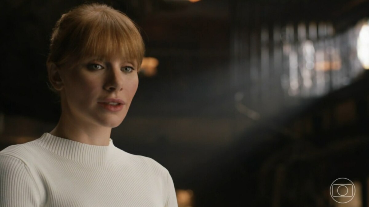 Atriz Bryce Dallas Howard em trecho do filme Jurassic World, que foi exibido em inglês na Temperatura Máxima