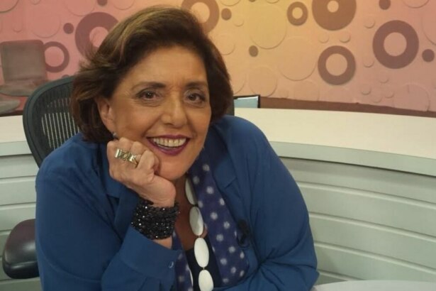 Leda Nagle sorridente em foto posada no Sem Censura
