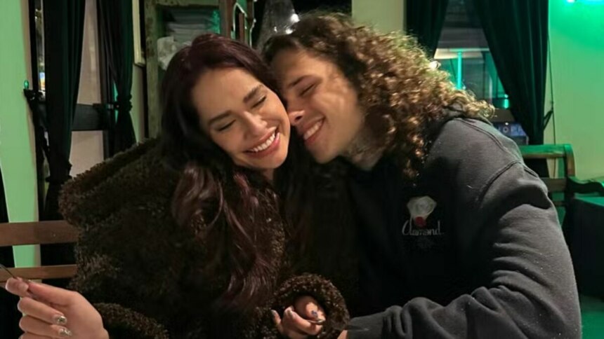 Lou Garcia e Vitão em foto abraçados