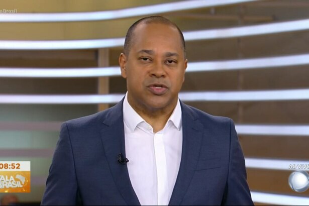 Luiz Fara Monteiro sem gravata em trecho de estreia no Fala Brasil
