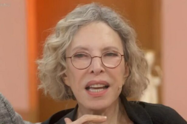 Marília Gabriela falando sobre a aposentadoria no sofá do Encontro