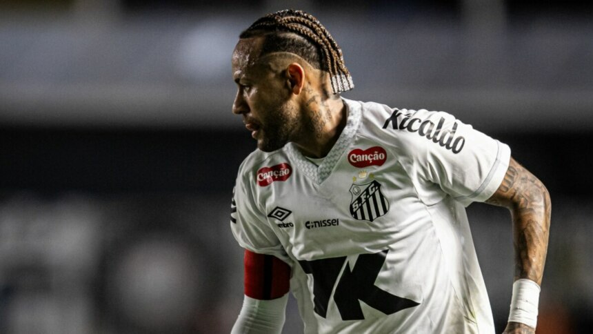 Neymar em campo no jogo Santos x Inter