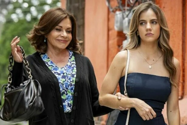 Ofélia e filha em trecho da novela As Filhas da Senhora Garcia
