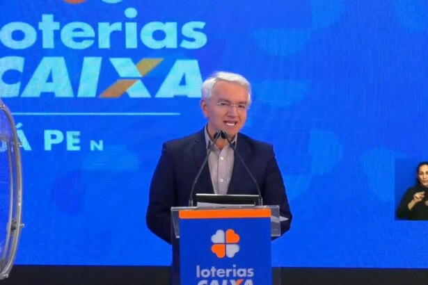 Pereira Jr em trecho dos sorteios das Loterias Caixa, incluindo a Dupla Sena