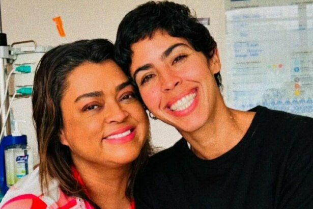 Preta Gil e Bela Gil em foto posada juntas sorrindo