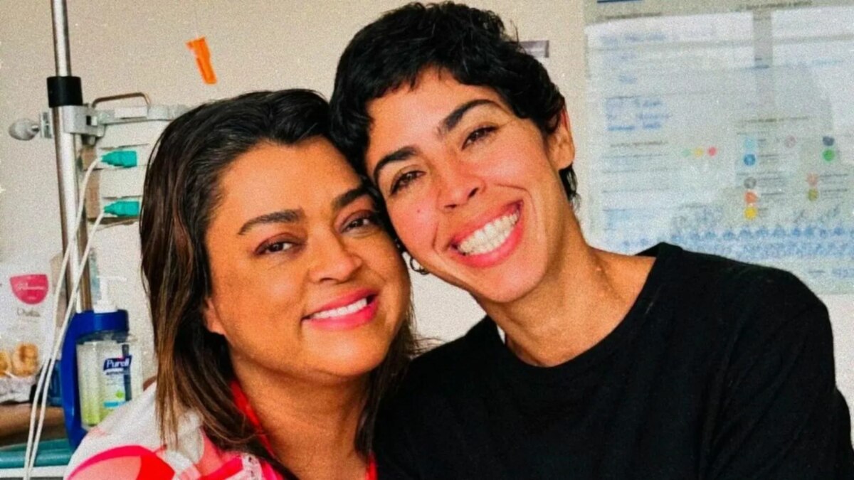 Preta Gil e Bela Gil em foto posada juntas sorrindo