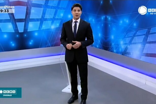 Rafael Algarte apresentando o News das 19h antes da invasão hacker