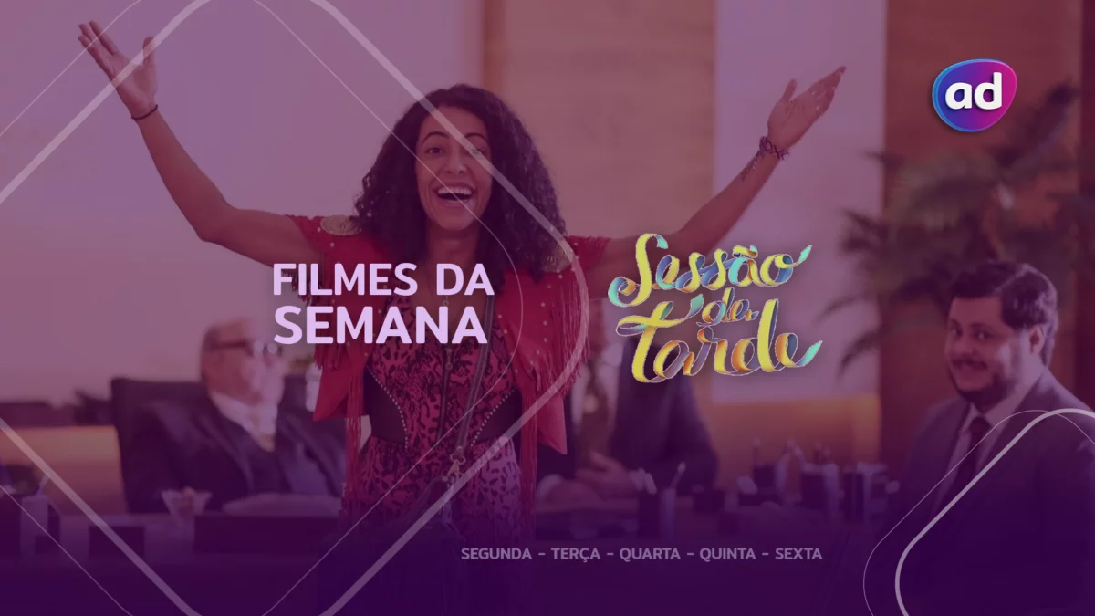 Protagonista do filme Tô Ryca com os braços abertos e sorrindo na arte dos filmes da semana da Sessão da Tarde