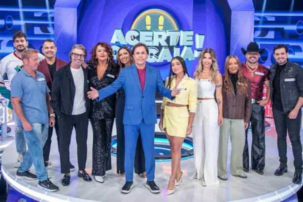 Tom Cavalcante reunido ao lado dos famosos participantes do Acerte ou Caia