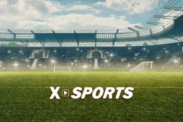 Campo de futebol com o logo do XSports, novo canal esportivo da tv aberta