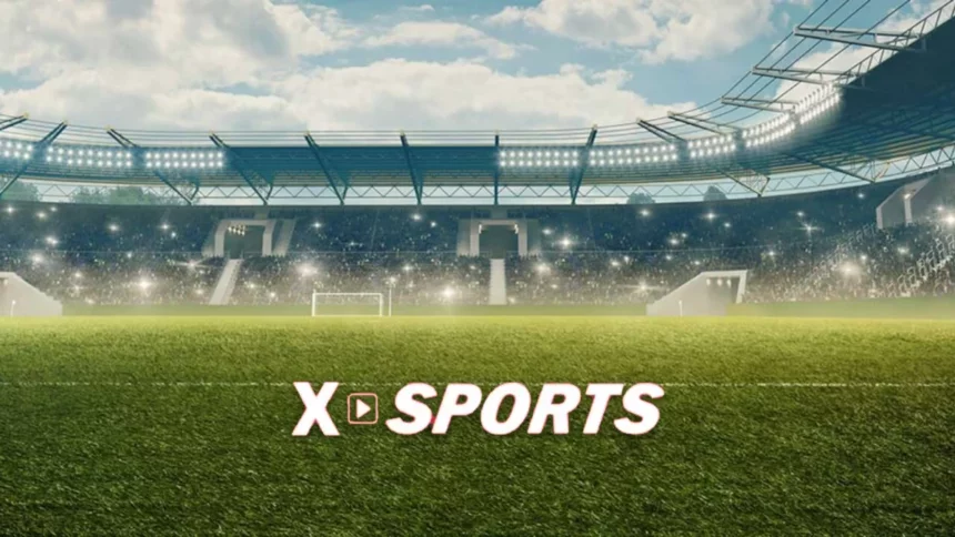 Campo de futebol com o logo do XSports, novo canal esportivo da tv aberta