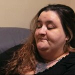 Angie J segura celular em ligação de vídeo com o Dr Now do Quilos Mortais