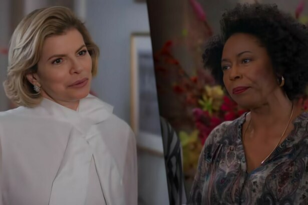 Odete olha com deboche para Eunice na casa de Celina. Ela vesta blusa branca enquanto Eunice veste uma blusa estampada preto e branco e usa um batom vermelho escuro em cena de Vale Tudo