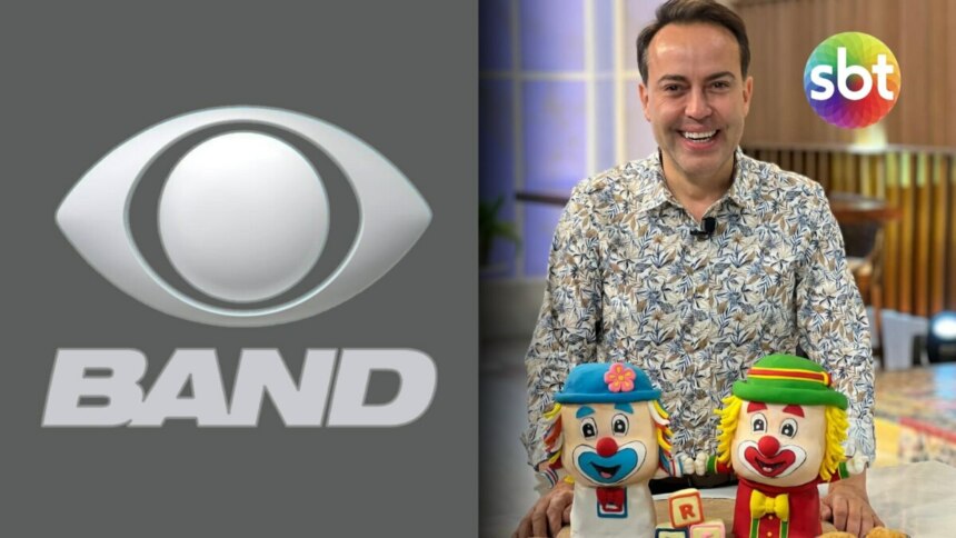 Logo da Band divide tela com Rinaldi Faria que está por trás dos bonecos Patati e Patata e o logo do SBT na parede