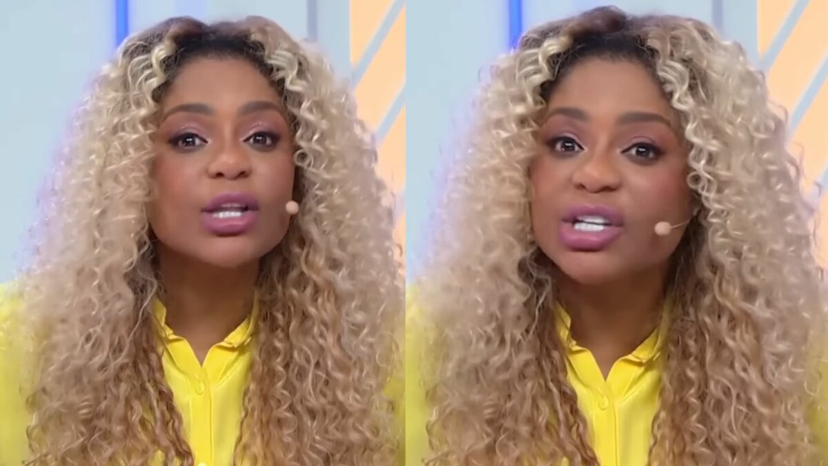Montagem em tela dividida, com duas imagens quase idênticas da apresentadora Cariúcha no Fofofcalizando. Ela tem cabelos loiros e cacheados, usa uma blusa amarela e está falando em um estúdio de televisão.