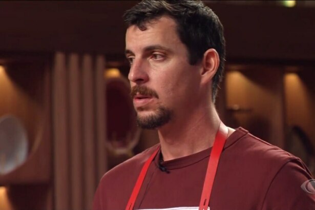 Felipe Bruzzi em trecho da semifinal do MasterChef Brasil