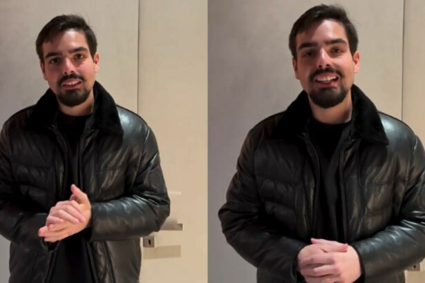 Montagem em tela dividida, com duas imagens iguais de João Silva, filho de Faustão. Ele usa uma jaqueta preta com gola de pelos e está de pé, sorrindo levemente. Ao fundo, uma parede clara. Ele tem barba e bigode, e o nome do arquivo sugere que ele fala sobre o estado de saúde do pai.