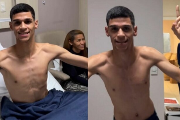Montagem em tela dividida, com duas imagens do influenciador Luva de Pedreiro. Na esquerda, ele está sentado em uma cama de hospital, sem camisa, com uma manta azul cobrindo as pernas. Na direita, ele está de pé, sem camisa, com o braço levantado e o dedo indicador apontando para cima. Ele parece feliz em ambas as imagens.
